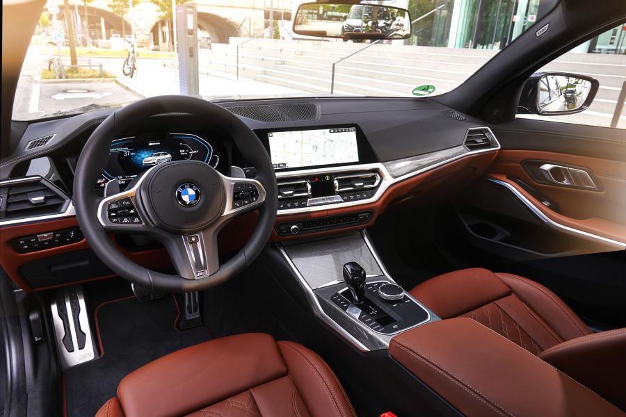 Торпедо BMW 330e M Sport (G20) 2019 года  (WW) (фото 23 из 40)